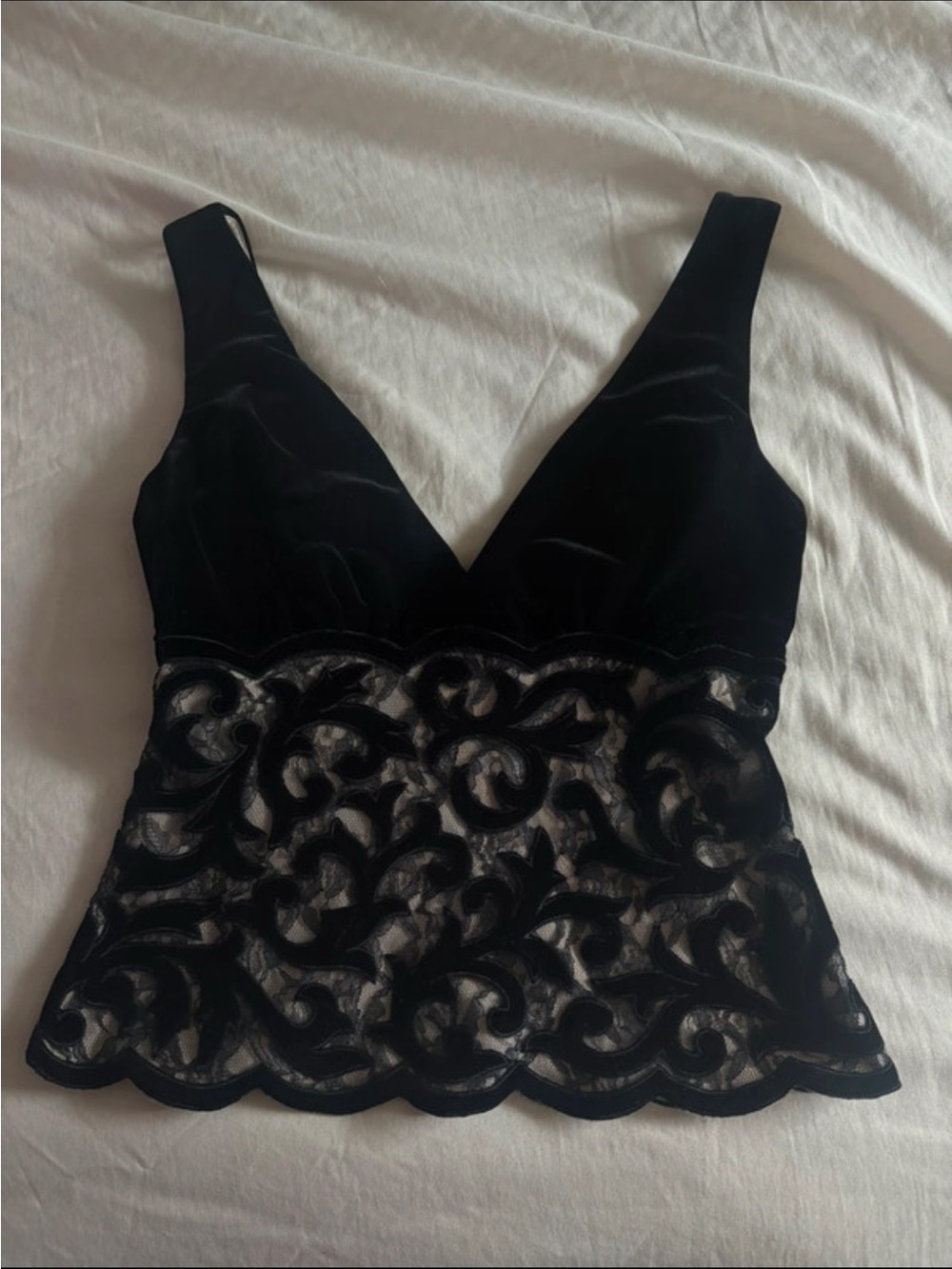 Cachè luxe size USA 6 romantic goth vibes